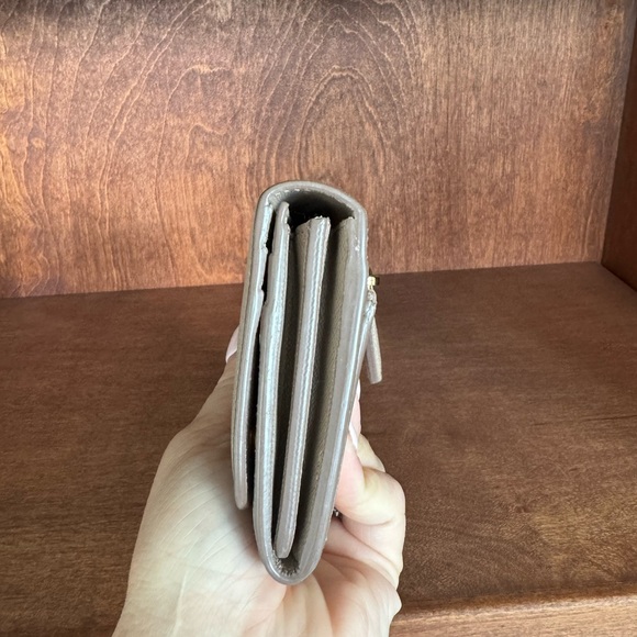 Prada monochrome Saffiano Leather Continental Wallet - Picture 5 of 9